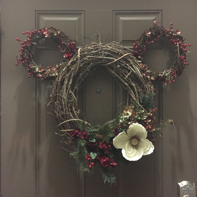 DIY Mickey Holiday Wreath - mint and honey design