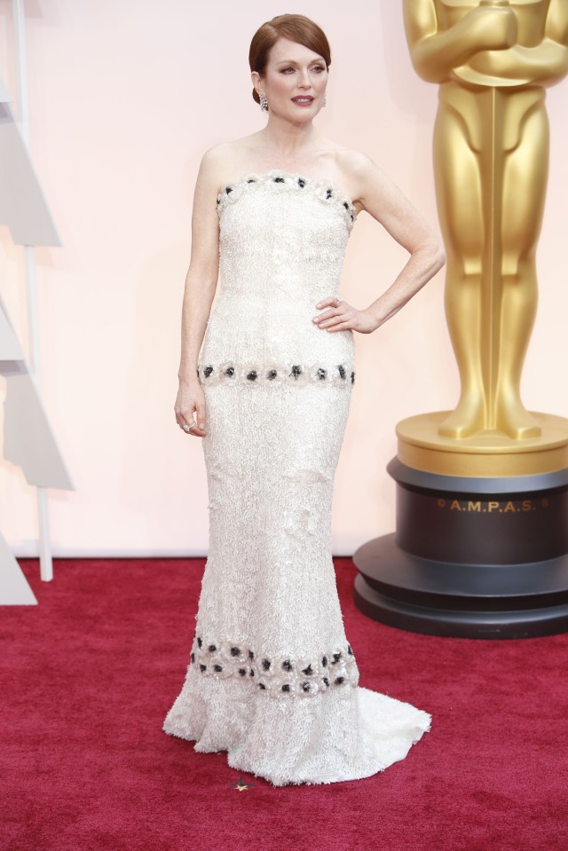 Julianne Moore 2015 Oscar Award Arrivals - mint and honey design blog